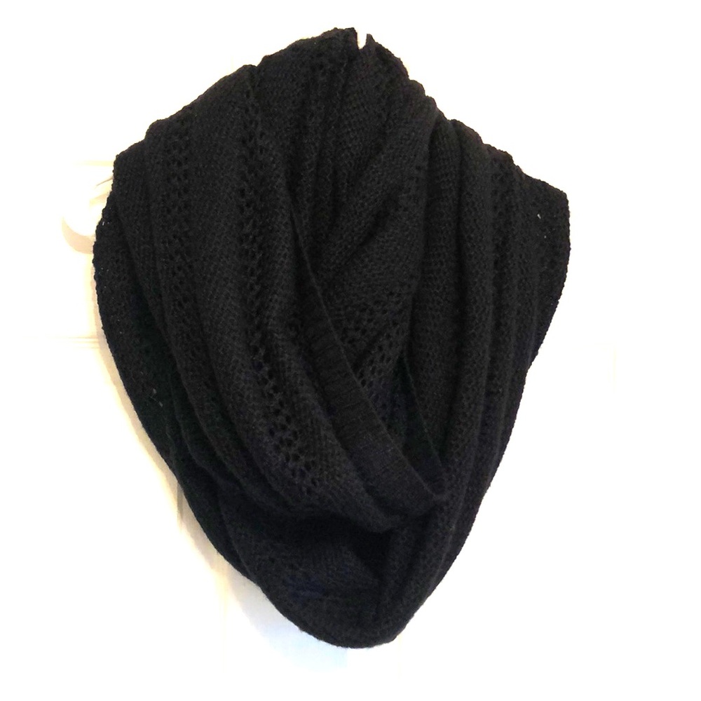 H&M knit infinity scarf -black